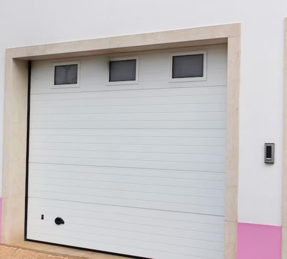 imgi_25_closed-door-building_1048944-8868406